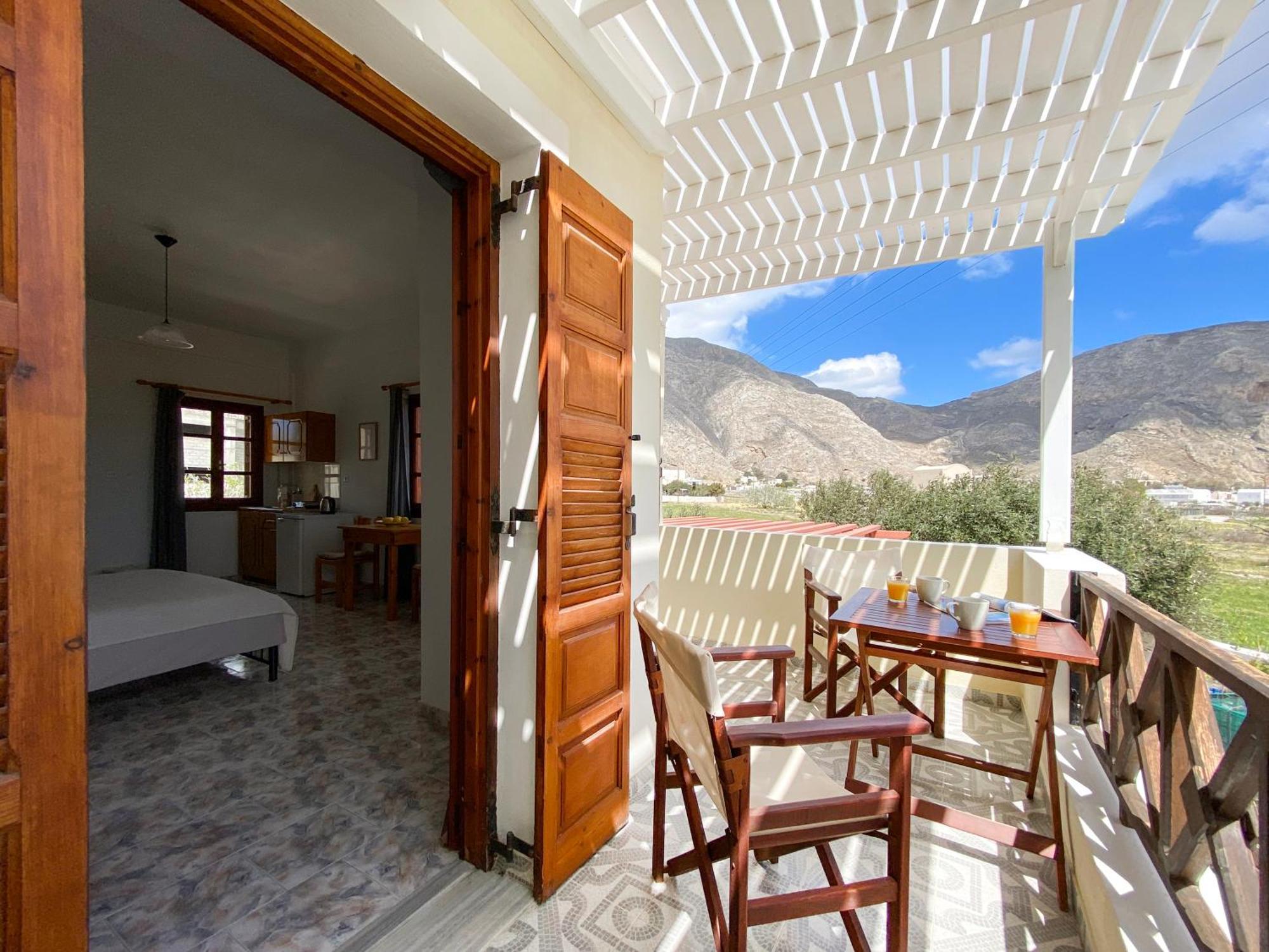 Almyra Villa Περίσσα Δωμάτιο φωτογραφία