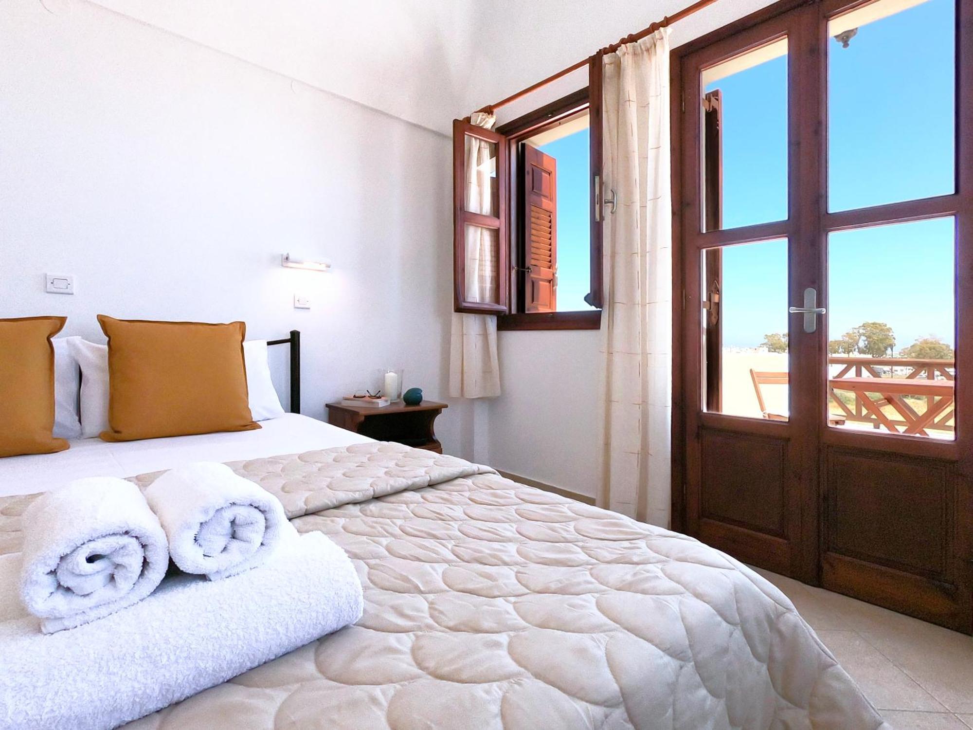 Almyra Villa Περίσσα Εξωτερικό φωτογραφία