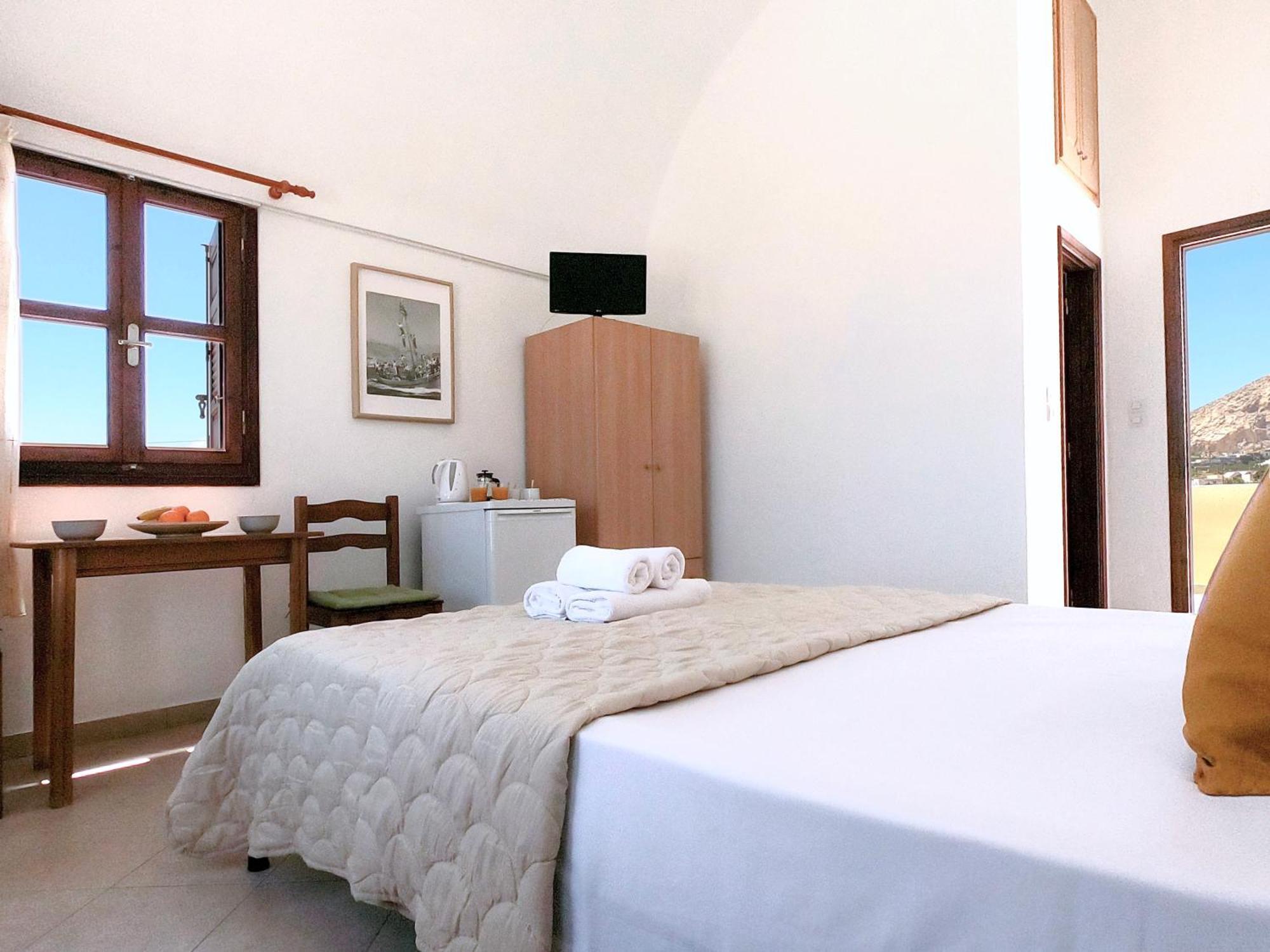 Almyra Villa Περίσσα Δωμάτιο φωτογραφία