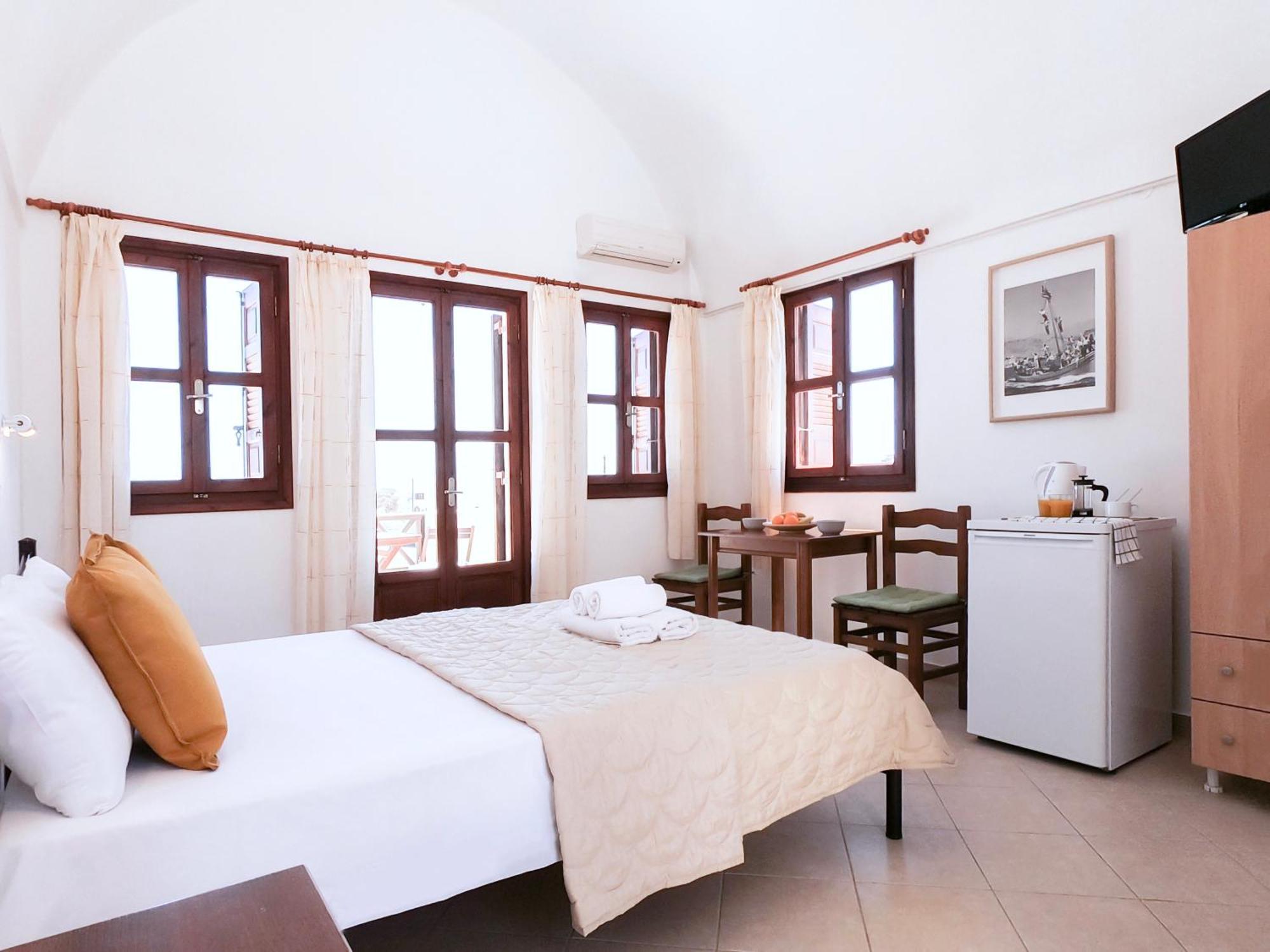 Almyra Villa Περίσσα Δωμάτιο φωτογραφία